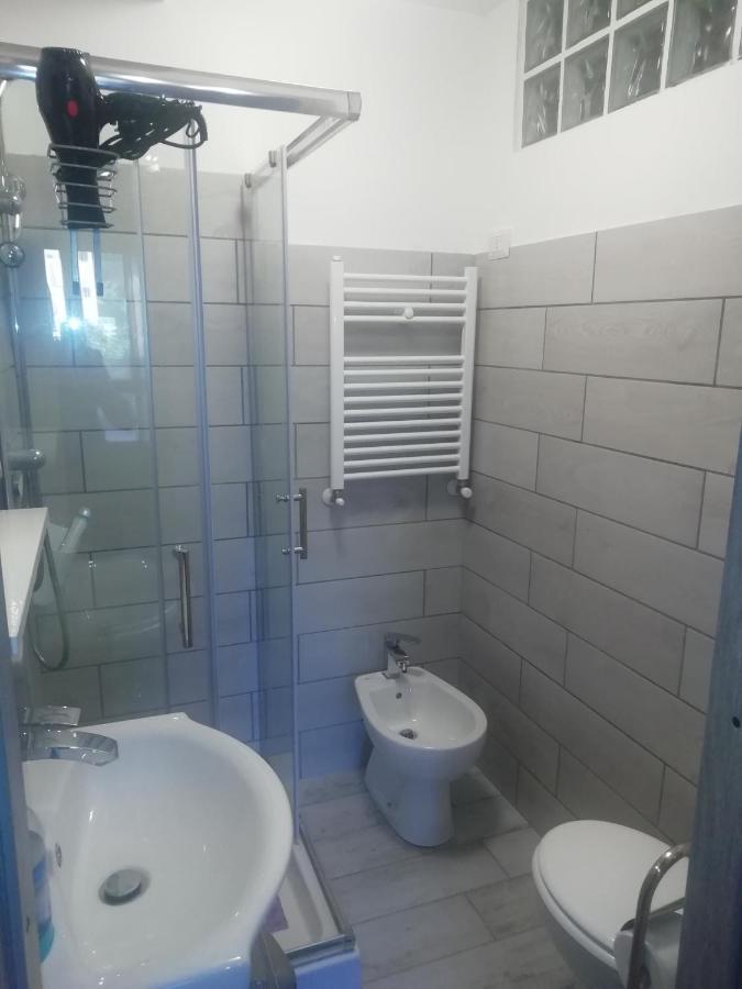 Villa Giuliana Stanze Con Bagno Interno In Villa A 350 Mt Spiaggia Libera Lido Delle Sirene Анціо Екстер'єр фото