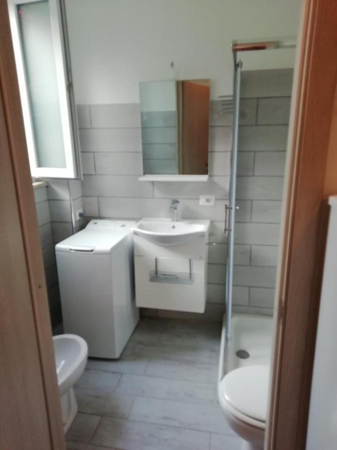 Villa Giuliana Stanze Con Bagno Interno In Villa A 350 Mt Spiaggia Libera Lido Delle Sirene Анціо Екстер'єр фото