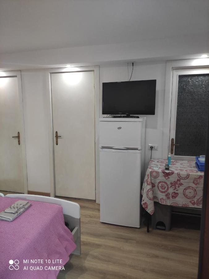 Villa Giuliana Stanze Con Bagno Interno In Villa A 350 Mt Spiaggia Libera Lido Delle Sirene Анціо Екстер'єр фото