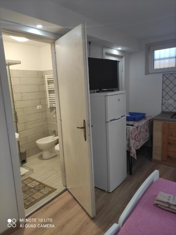 Villa Giuliana Stanze Con Bagno Interno In Villa A 350 Mt Spiaggia Libera Lido Delle Sirene Анціо Екстер'єр фото