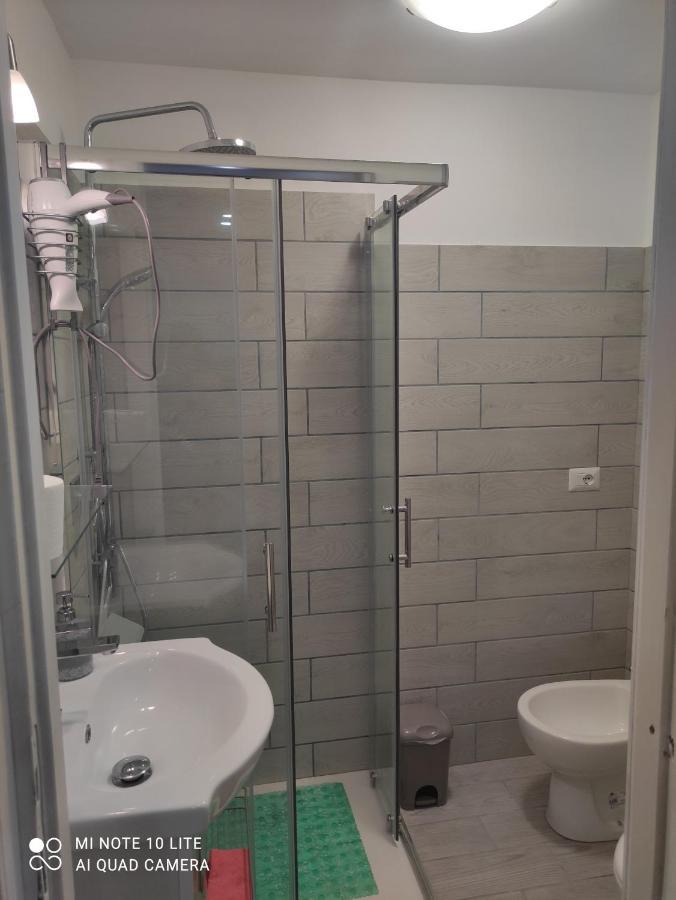 Villa Giuliana Stanze Con Bagno Interno In Villa A 350 Mt Spiaggia Libera Lido Delle Sirene Анціо Екстер'єр фото
