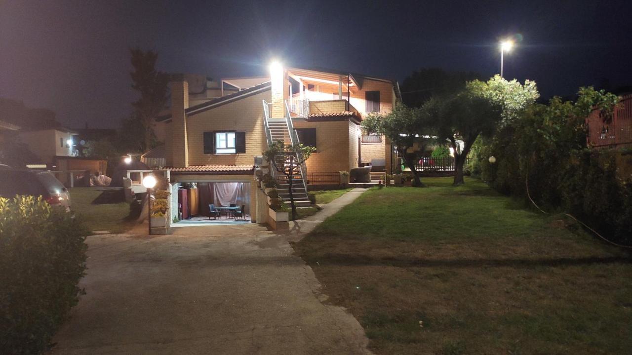 Villa Giuliana Stanze Con Bagno Interno In Villa A 350 Mt Spiaggia Libera Lido Delle Sirene Анціо Екстер'єр фото