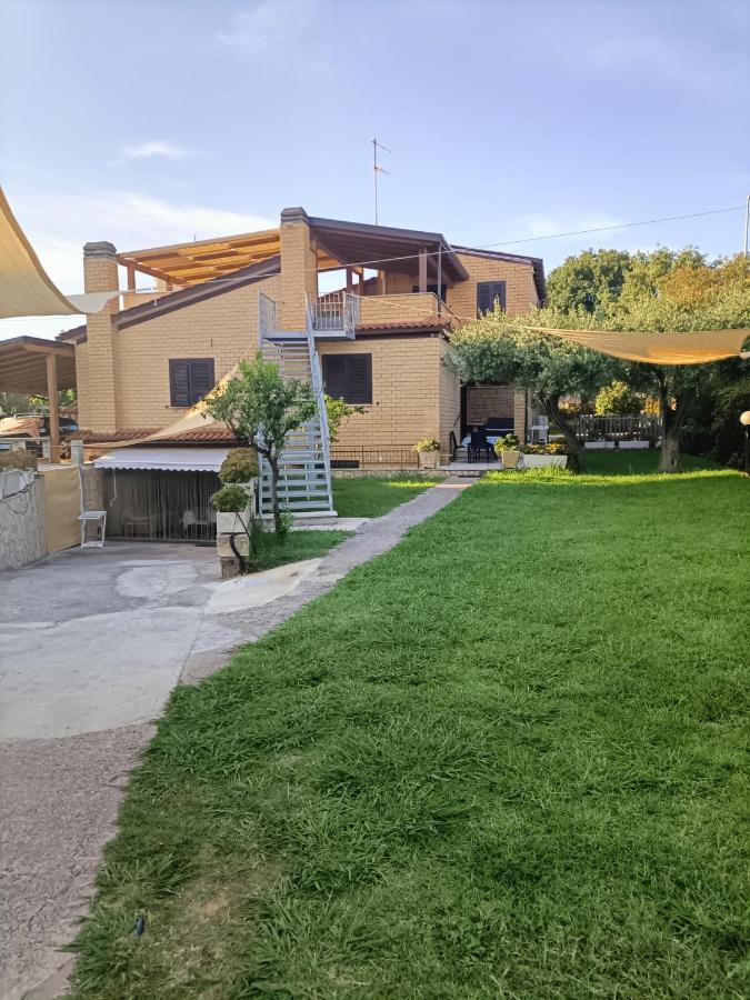 Villa Giuliana Stanze Con Bagno Interno In Villa A 350 Mt Spiaggia Libera Lido Delle Sirene Анціо Екстер'єр фото